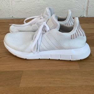 Adidas swift run sneakers size 8 white